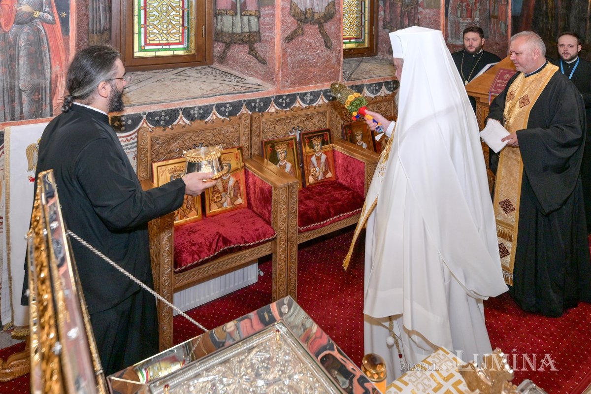 Patriarhul României a sfințit racla cu moaștele Sfintei Maria Brâncoveanu 370760