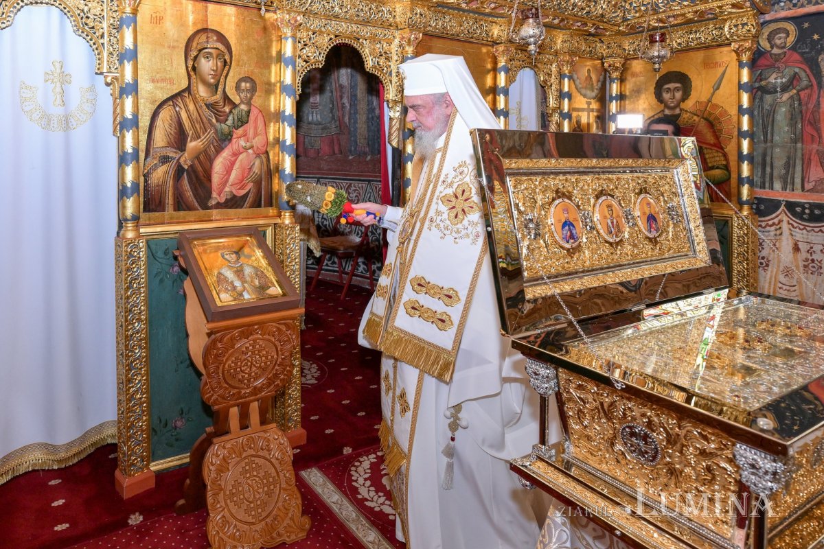 Patriarhul României a sfințit racla cu moaștele Sfintei Maria Brâncoveanu 370762