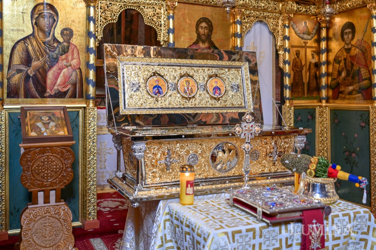 Patriarhul României a sfințit racla cu moaștele Sfintei Maria Brâncoveanu 370764