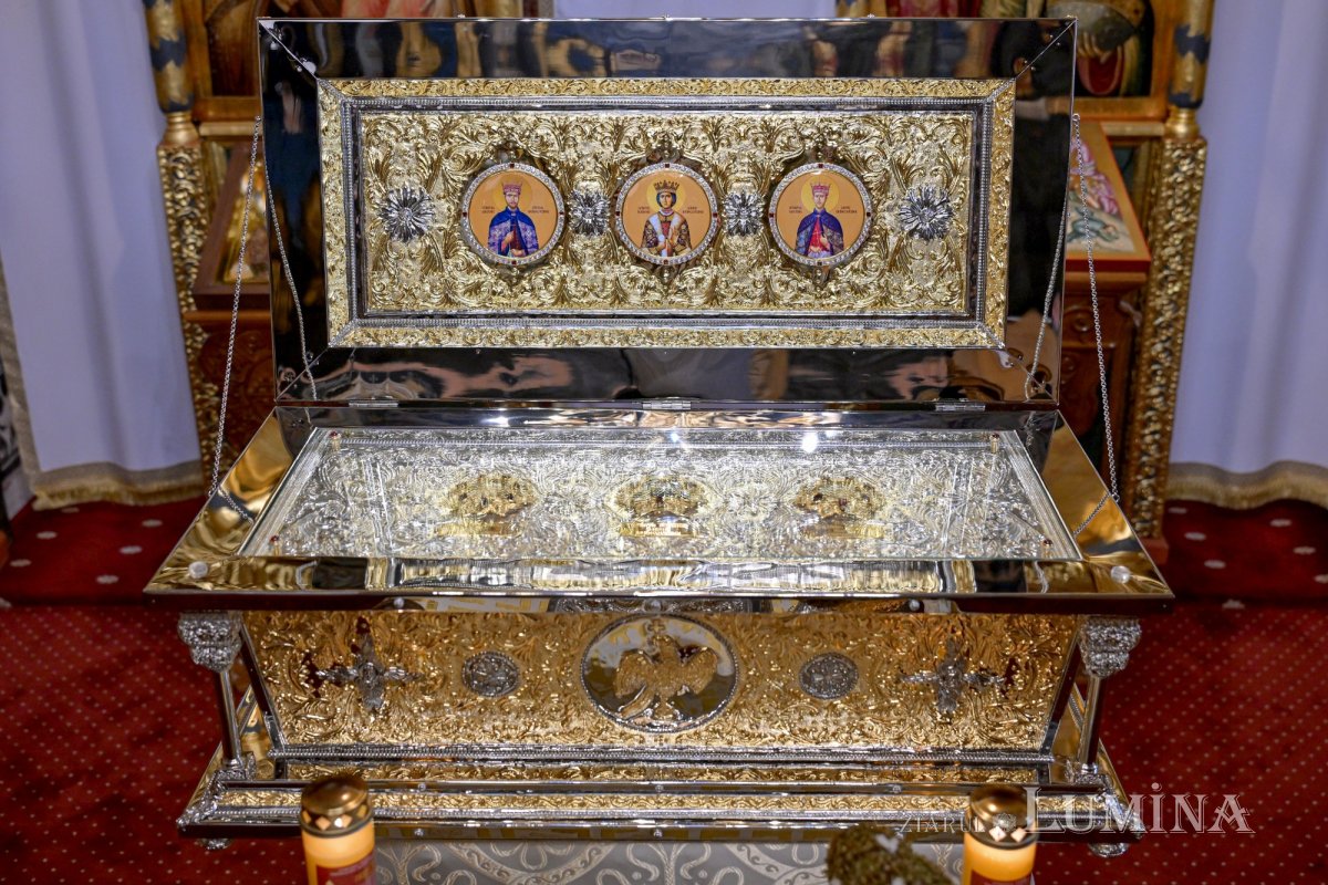 Patriarhul României a sfințit racla cu moaștele Sfintei Maria Brâncoveanu 370771