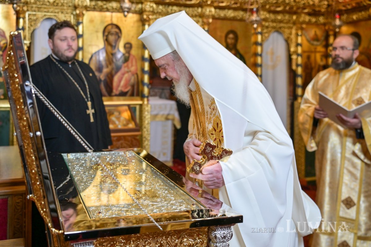Patriarhul României a sfințit racla cu moaștele Sfintei Maria Brâncoveanu 370772