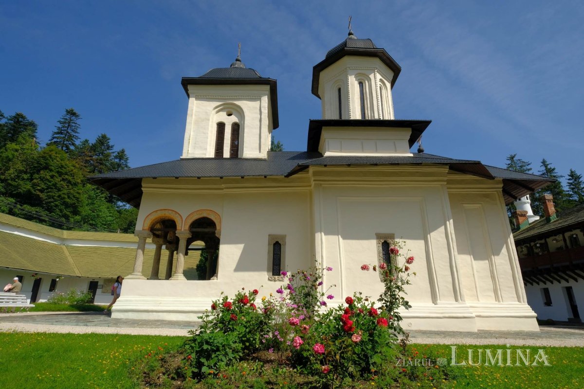 Sclipirile Luminii: Biserica „Adormirea Maicii Domnului“ - Sinaia 370787