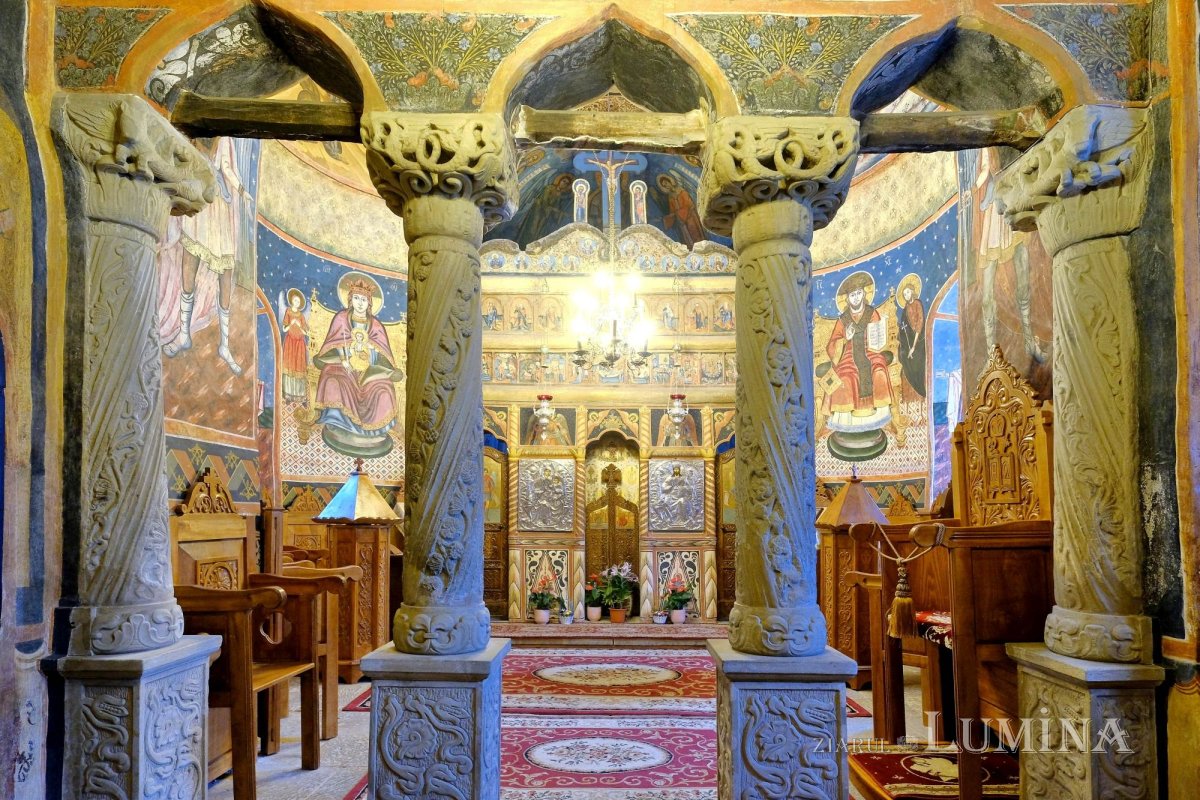 Sclipirile Luminii: Biserica „Adormirea Maicii Domnului“ - Sinaia 370789