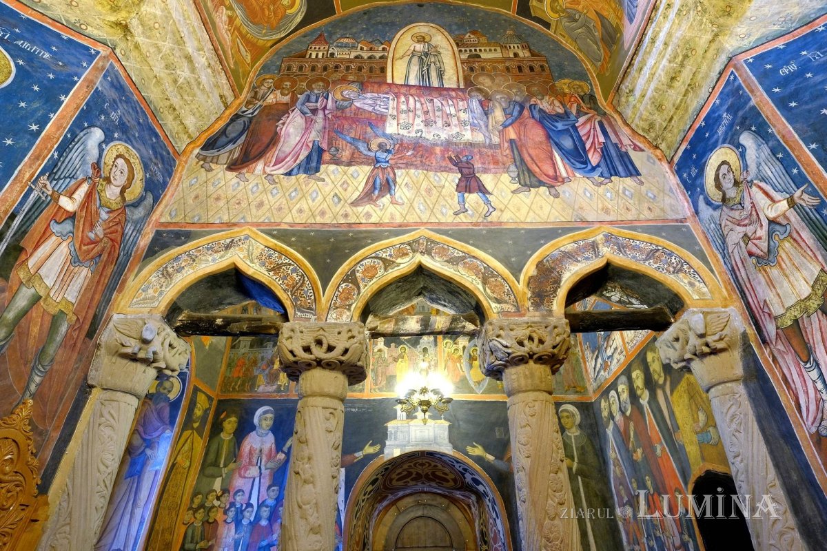 Sclipirile Luminii: Biserica „Adormirea Maicii Domnului“ - Sinaia 370790