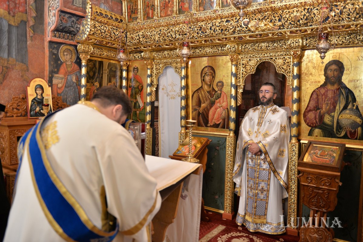 Sărbătoarea Adormirii Maicii Domnului şi a Mutării ei la cer luminează taina Bisericii şi a sfârşitului creştinesc al vieţii omului 371213