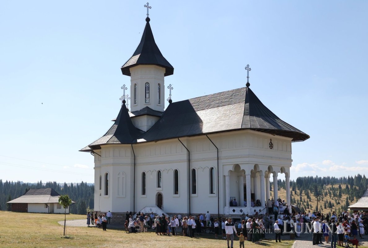 Sfințirea paraclisului de la Mănăstirea Râșca Transilvană 371316