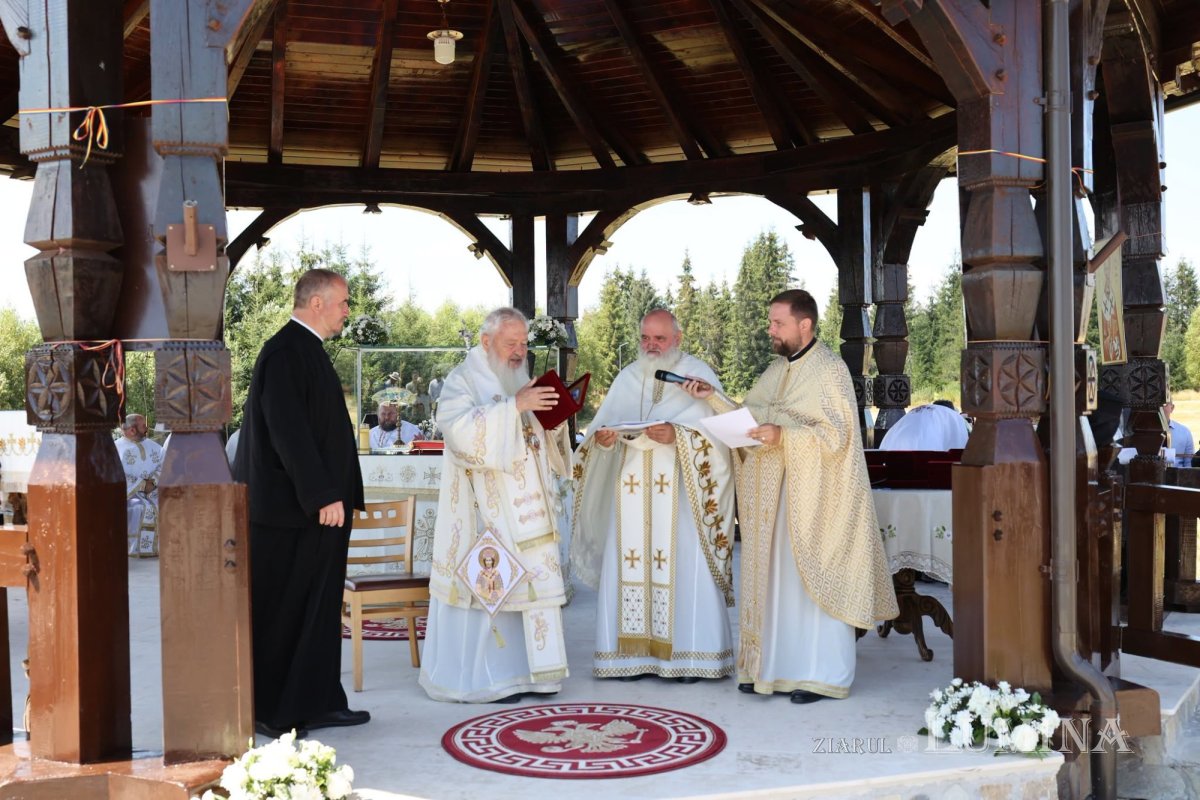 Sfințirea paraclisului de la Mănăstirea Râșca Transilvană 371317