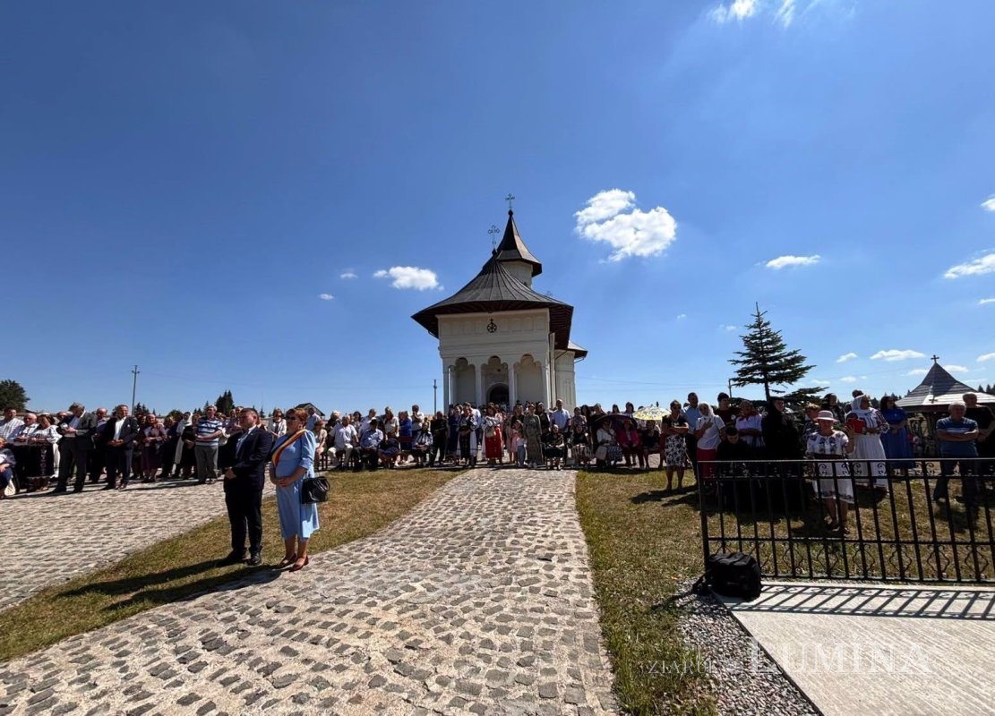Sfințirea paraclisului de la Mănăstirea Râșca Transilvană 371318