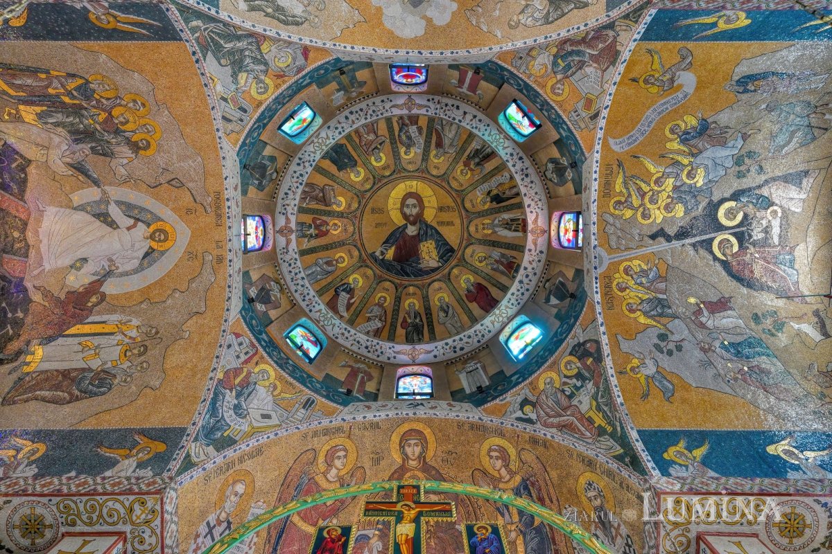 Sclipirile Luminii: Biserica „Sfânta Mahramă a Domnului şi Sfinţii Martiri Brâncoveni” - Iaşi 371562