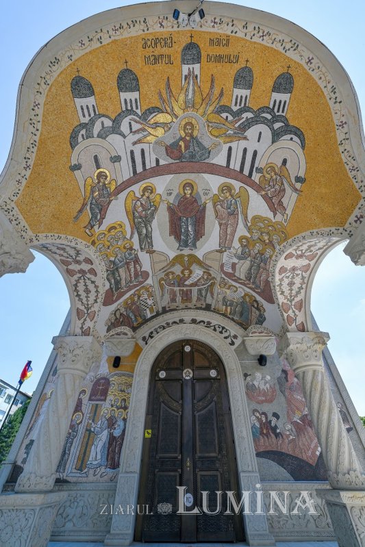 Sclipirile Luminii: Biserica „Sfânta Mahramă a Domnului şi Sfinţii Martiri Brâncoveni” - Iaşi 371564