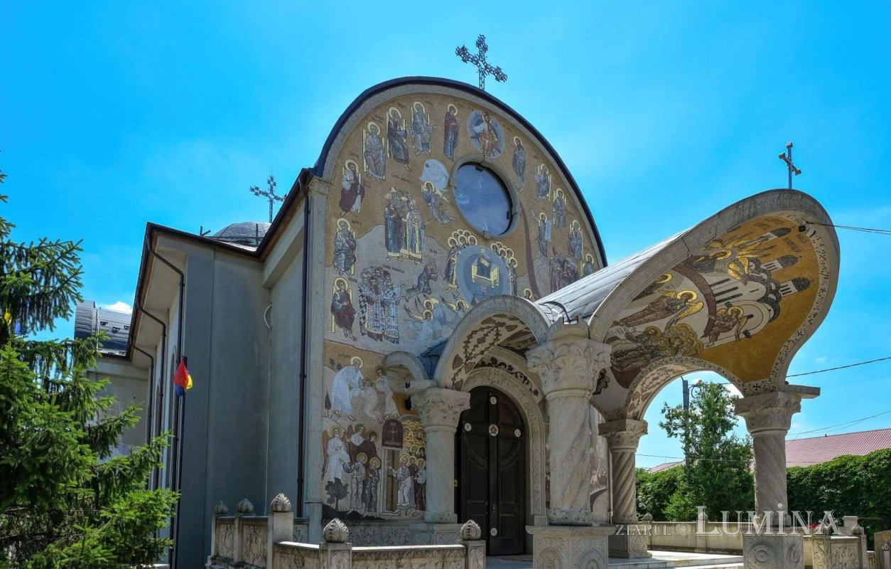 Sclipirile Luminii: Biserica „Sfânta Mahramă a Domnului şi Sfinţii Martiri Brâncoveni” - Iaşi 371582