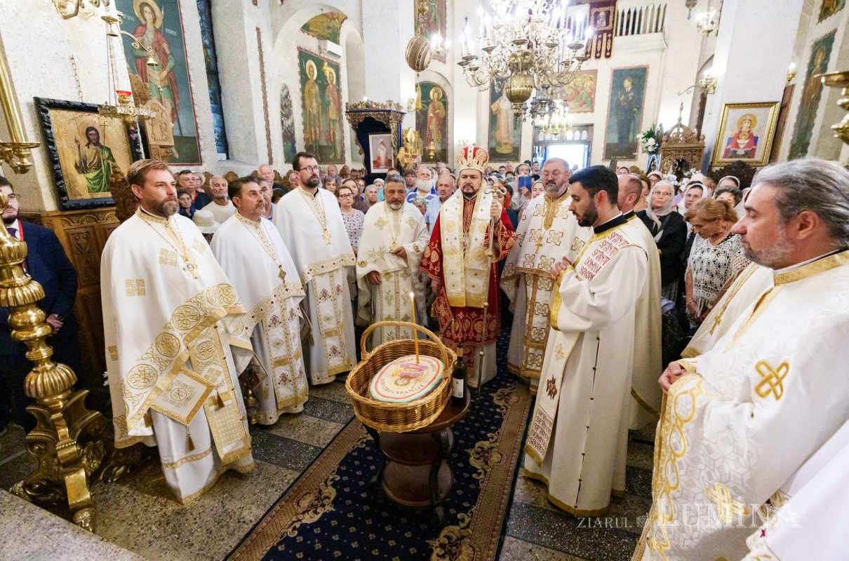 Dublă sărbătoare la Biserica „Sfântul Ioan”-Piață din București 372154