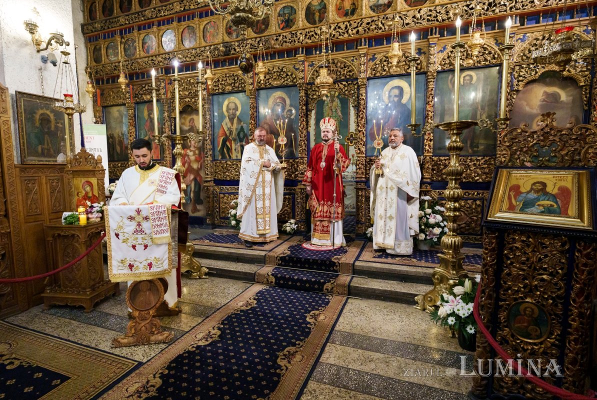 Hram și aniversare la Biserica „Sfântul Ioan”‑Piață din București 372146
