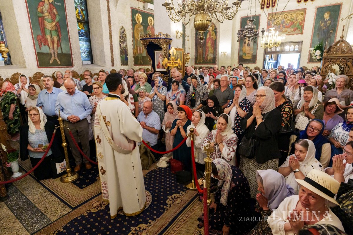 Hram și aniversare la Biserica „Sfântul Ioan”‑Piață din București 372151