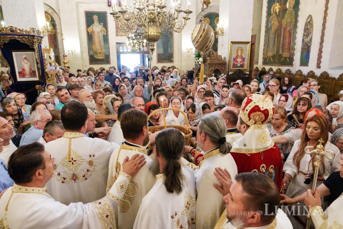 Hram și aniversare la Biserica „Sfântul Ioan”‑Piață din București 372155