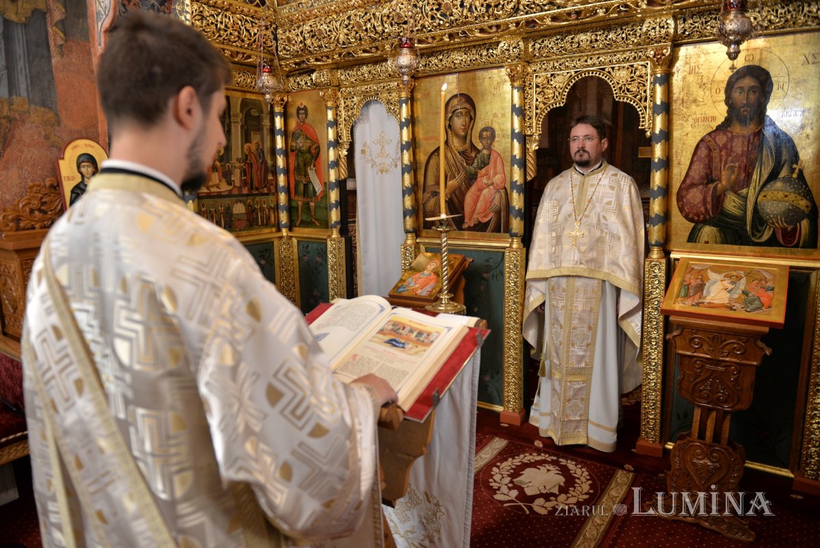 „Dumnezeu dorește ca oamenii să împlinească voia Lui în mod liber” 372218
