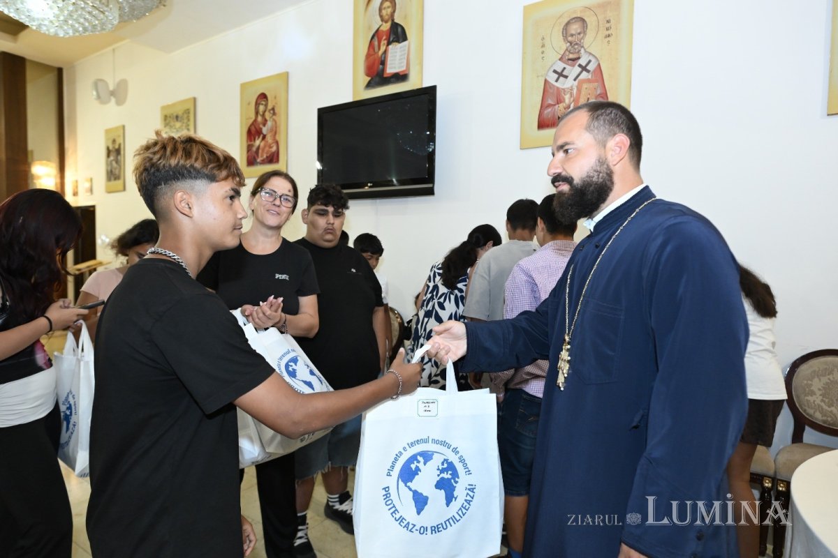 Sfântul Ierarh Alexandru, sărbătorit la Capela Așezământului Luxab din București 372320