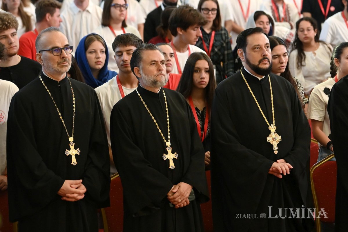 Întâlnirea Tinerilor Ortodocși s-a încheiat în rugăciune  la Catedrala Națională 372735