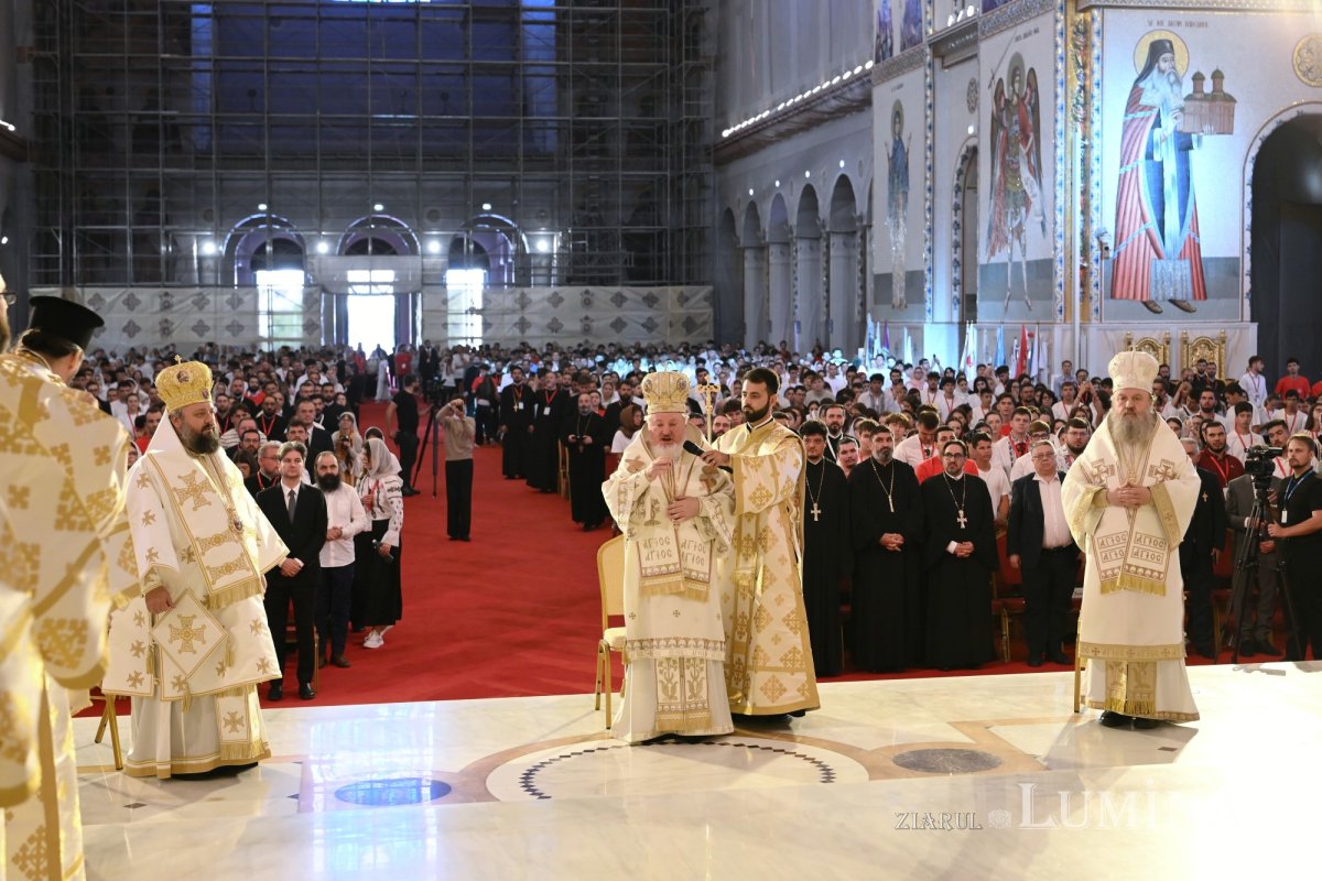 Întâlnirea Tinerilor Ortodocși s-a încheiat în rugăciune  la Catedrala Națională 372739