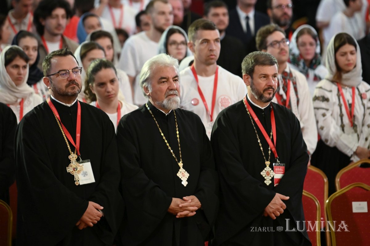 Întâlnirea Tinerilor Ortodocși s-a încheiat în rugăciune  la Catedrala Națională 372744
