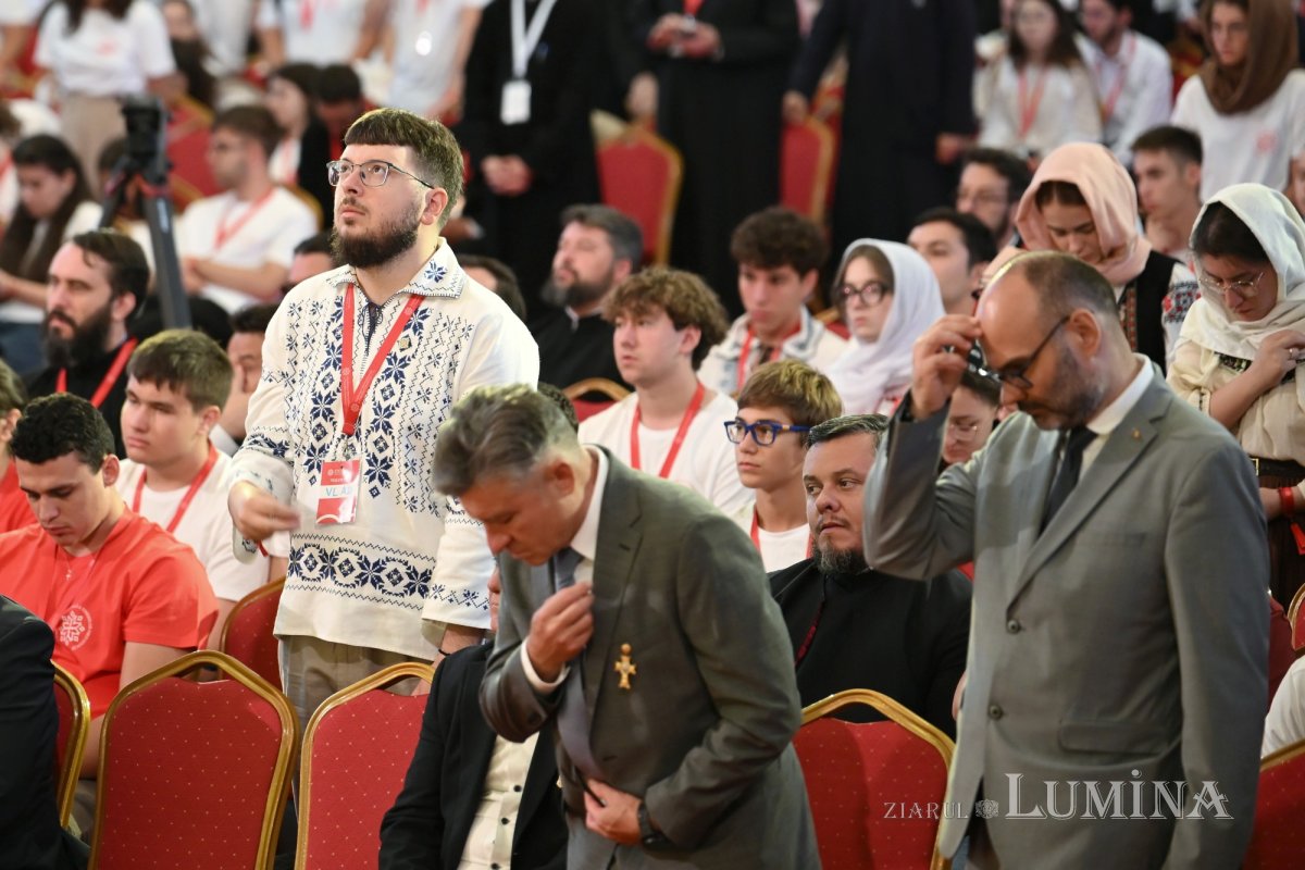 Întâlnirea Tinerilor Ortodocși s-a încheiat în rugăciune  la Catedrala Națională 372748