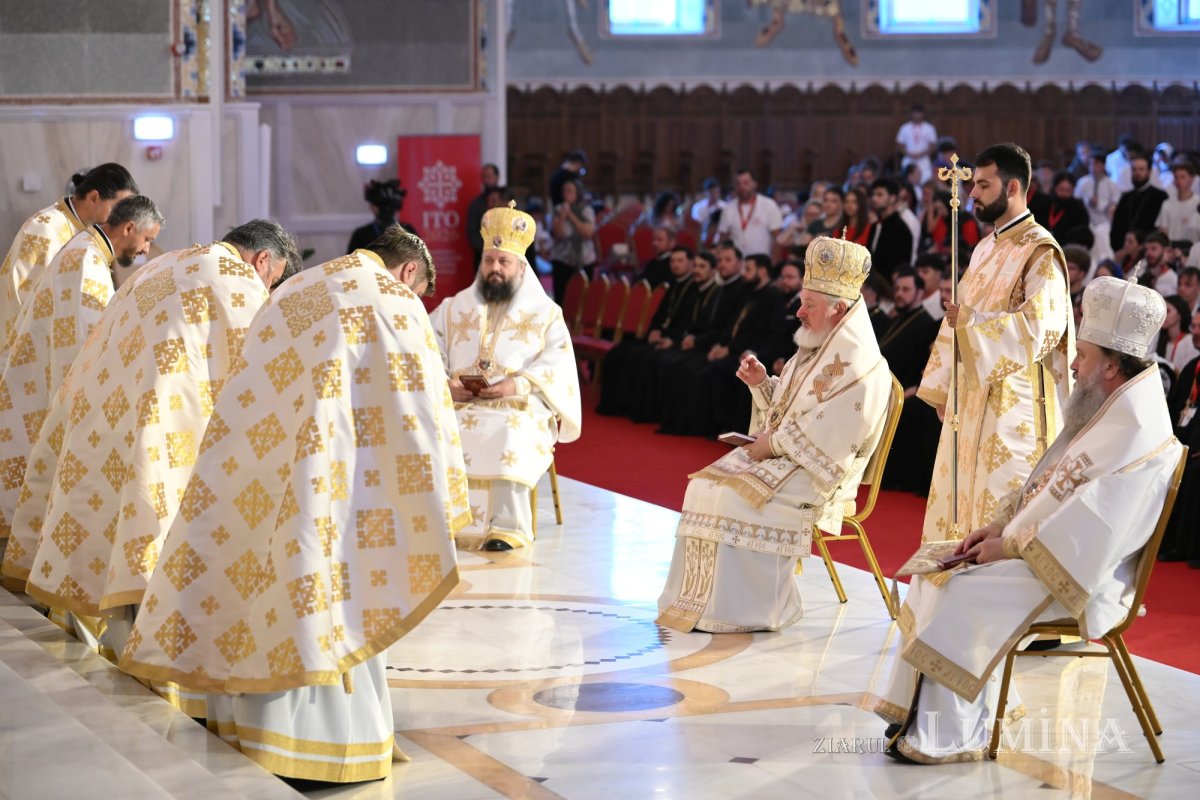 Întâlnirea Tinerilor Ortodocși s-a încheiat în rugăciune  la Catedrala Națională 372749