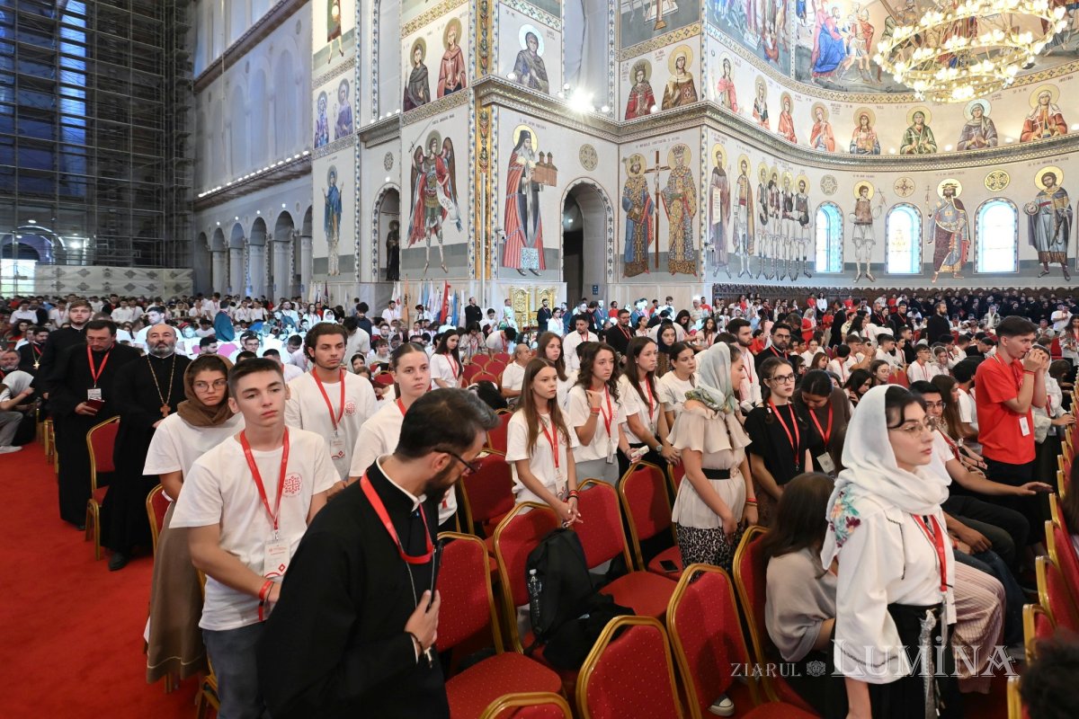 Întâlnirea Tinerilor Ortodocși s-a încheiat în rugăciune  la Catedrala Națională 372755