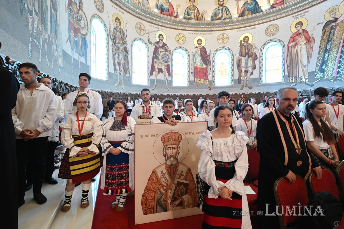 Întâlnirea Tinerilor Ortodocși s-a încheiat în rugăciune  la Catedrala Națională 372761