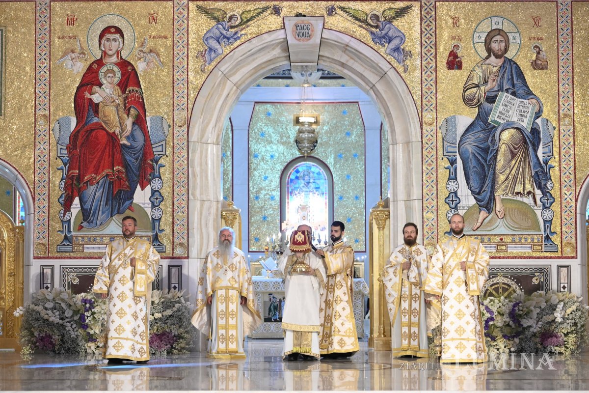 Întâlnirea Tinerilor Ortodocși s-a încheiat în rugăciune  la Catedrala Națională 372763