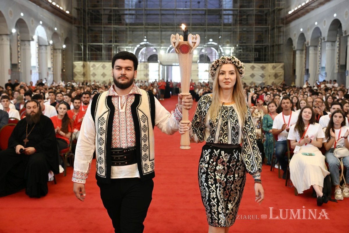 Întâlnirea Tinerilor Ortodocși s-a încheiat în rugăciune  la Catedrala Națională 372768