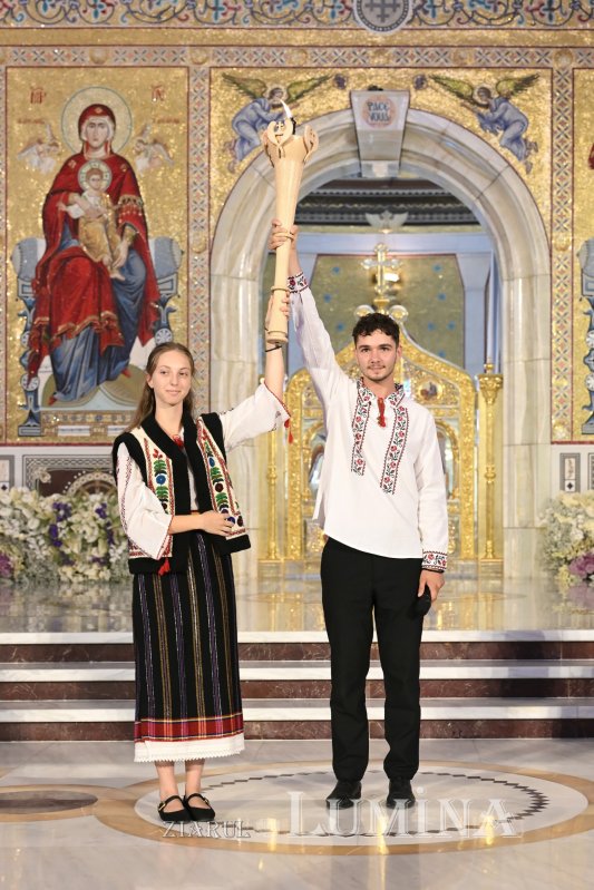 Întâlnirea Tinerilor Ortodocși s-a încheiat în rugăciune  la Catedrala Națională 372774
