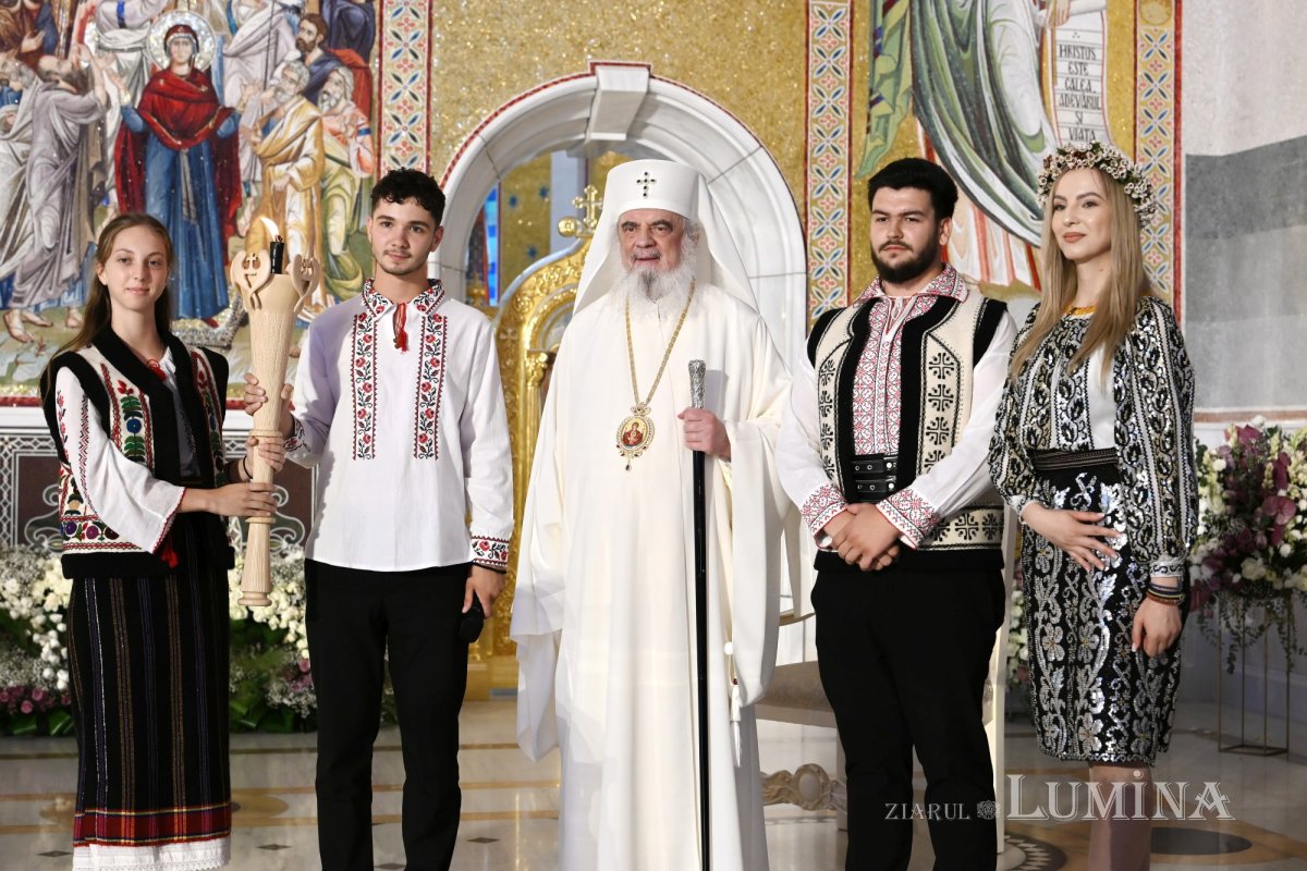 Întâlnirea Tinerilor Ortodocși s-a încheiat în rugăciune  la Catedrala Națională 372775