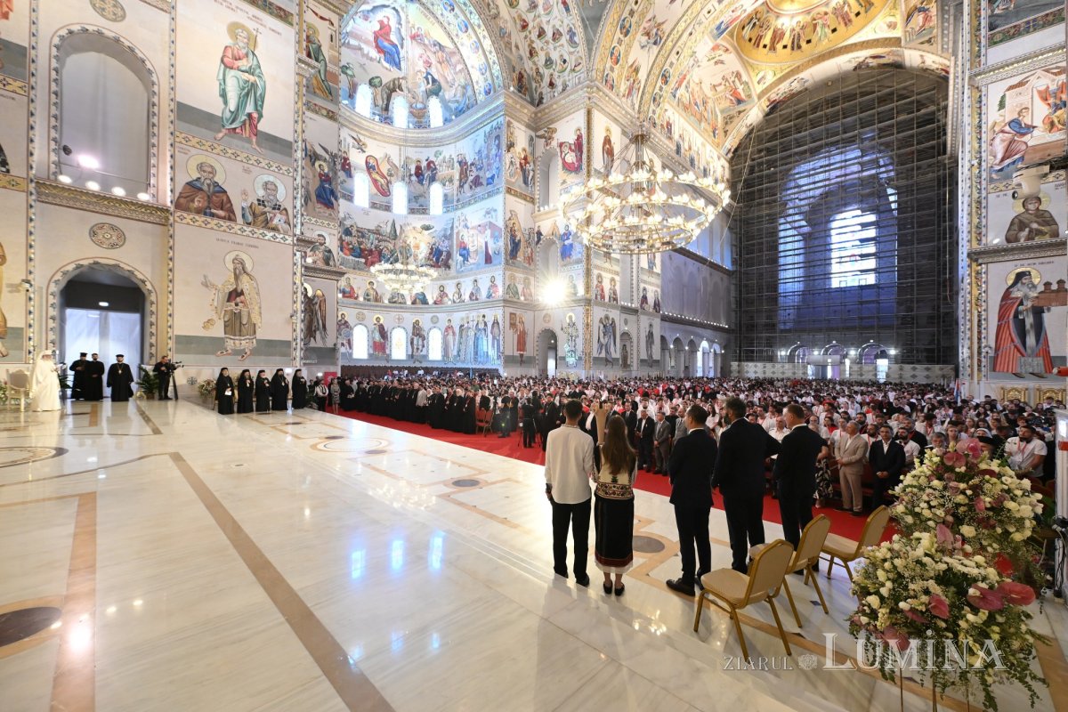 Întâlnirea Tinerilor Ortodocși s-a încheiat în rugăciune  la Catedrala Națională 372776