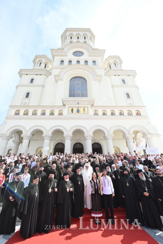 Întâlnirea Tinerilor Ortodocși s-a încheiat în rugăciune  la Catedrala Națională 372780