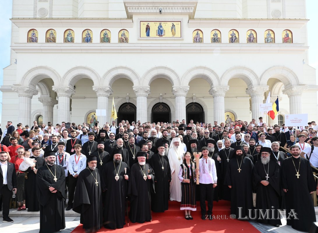 Întâlnirea Tinerilor Ortodocși s-a încheiat în rugăciune  la Catedrala Națională 372781