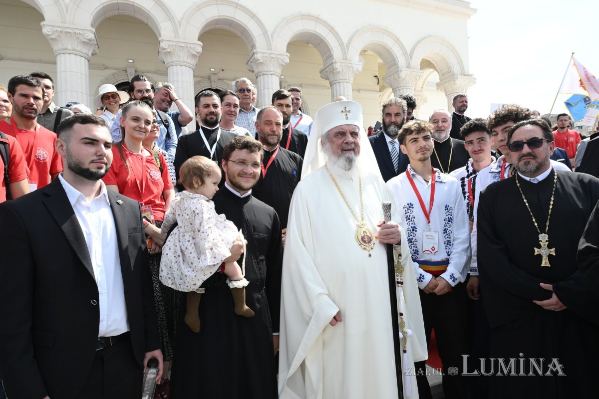 Întâlnirea Tinerilor Ortodocși s-a încheiat în rugăciune  la Catedrala Națională 372783