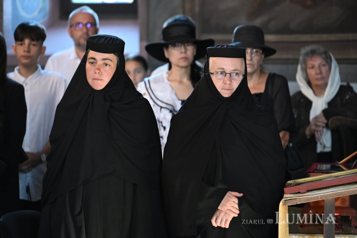 Înnoire la Parohia „Sfânta Parascheva” din Cornu de Jos 372996