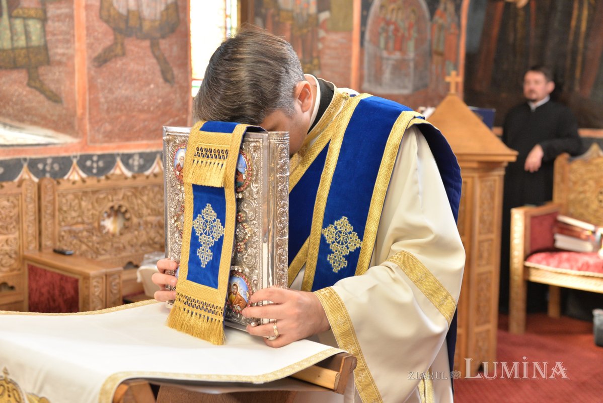 „Maica Domnului, Eva cea nouă, prin ascultare smerită aduce lumii viață” 373218