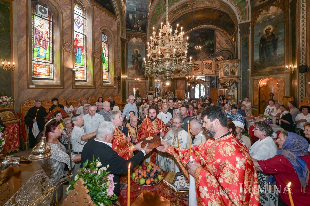Parohia Zlătari din Capitală la ceas de sărbătoare 373335
