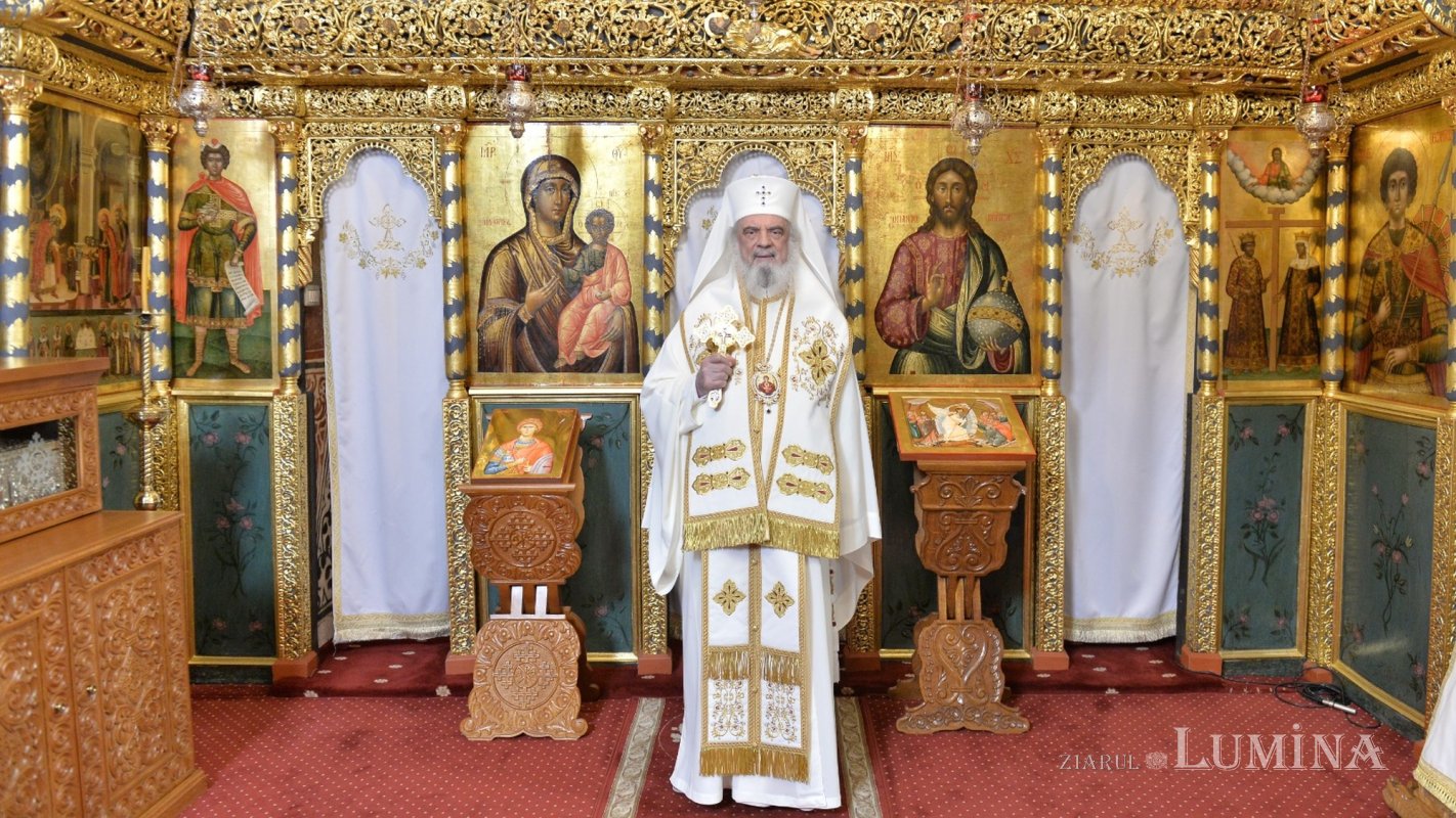 „Sfânta Cruce este semnul iubirii care învinge păcatul și moartea” 373842