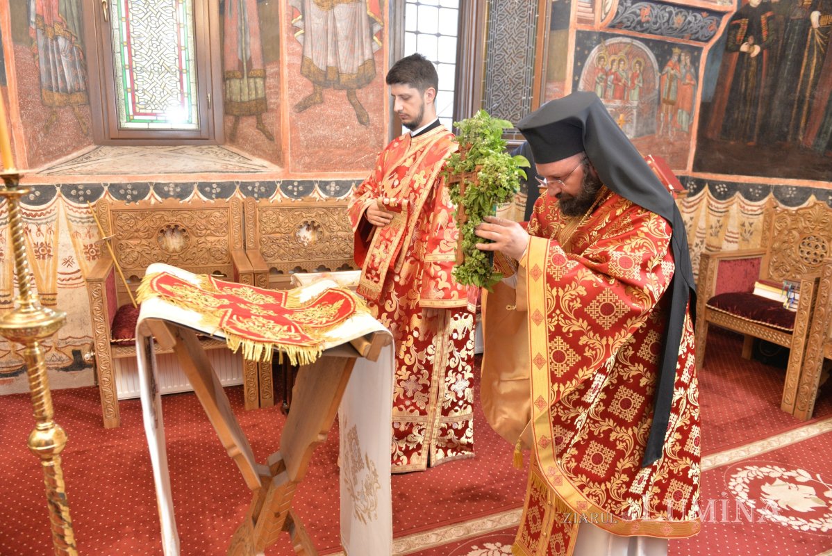 „Crucea este semnul iubirii milostive și smerite a lui Hristos” 373949