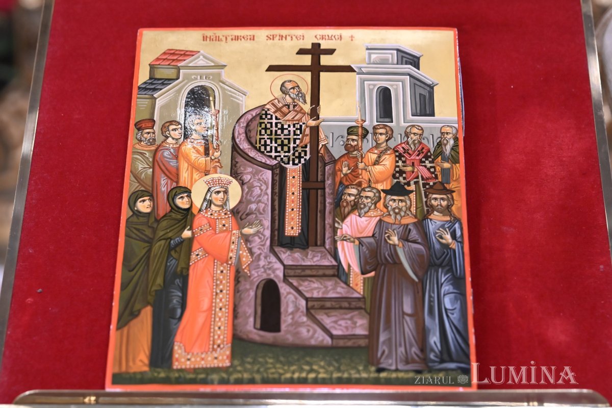 Înălțarea Sfintei Cruci sărbătorită la Catedrala Patriarhală 373924