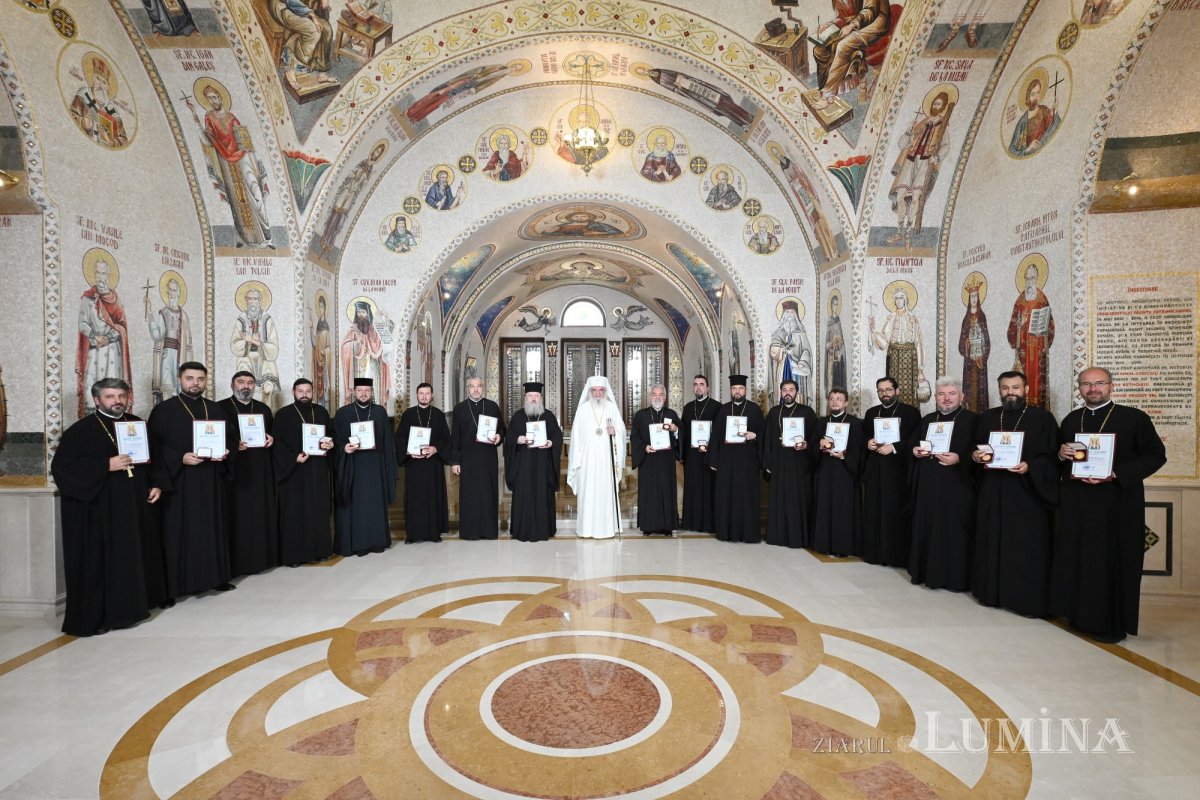 Distincții pentru sectoarele Administrației eparhiale a Arhiepiscopiei Bucureștilor 374159