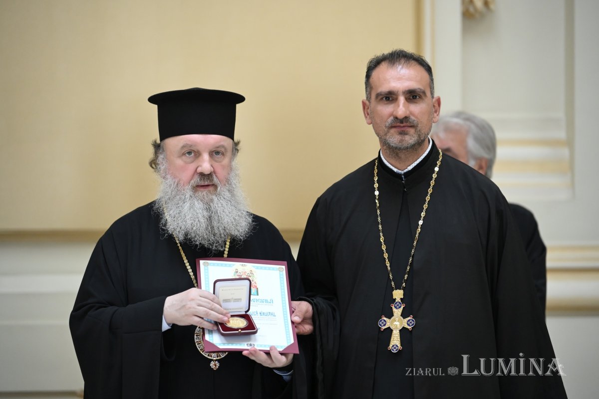 Voluntari ITO distinși la Palatul Patriarhiei 374151