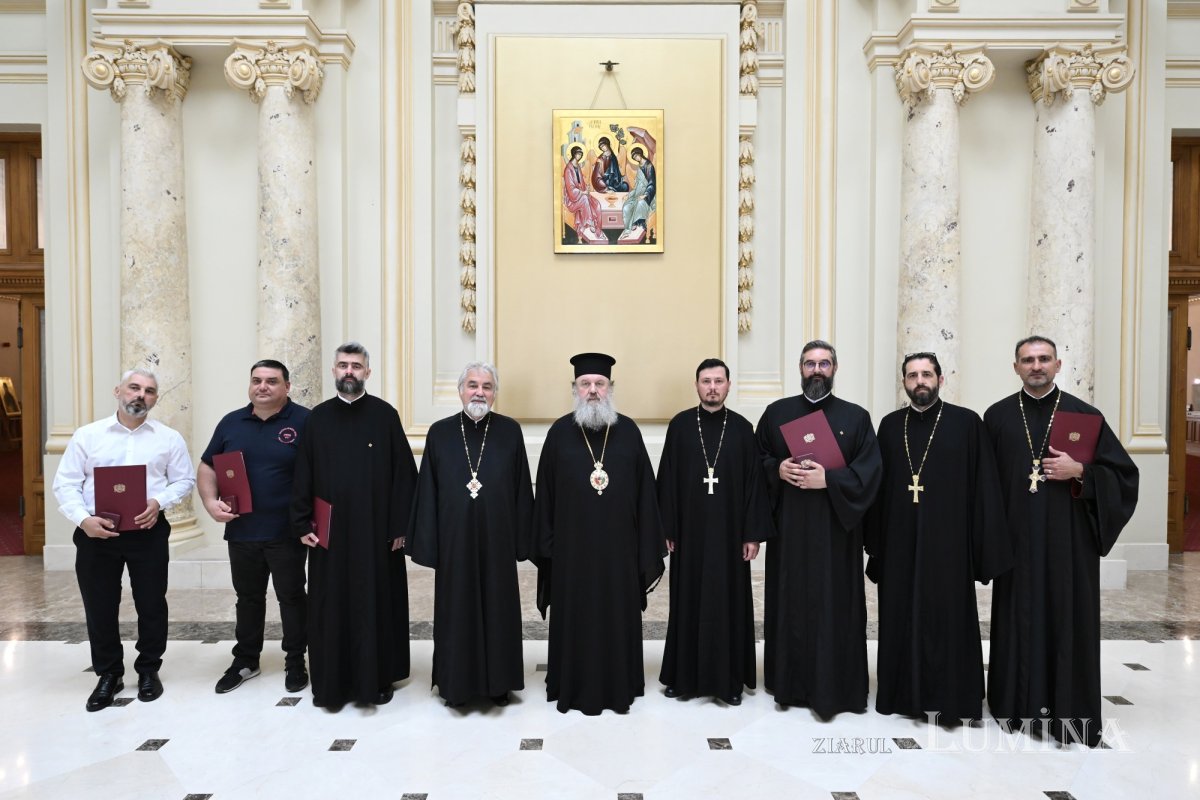 Voluntari ITO distinși la Palatul Patriarhiei 374156