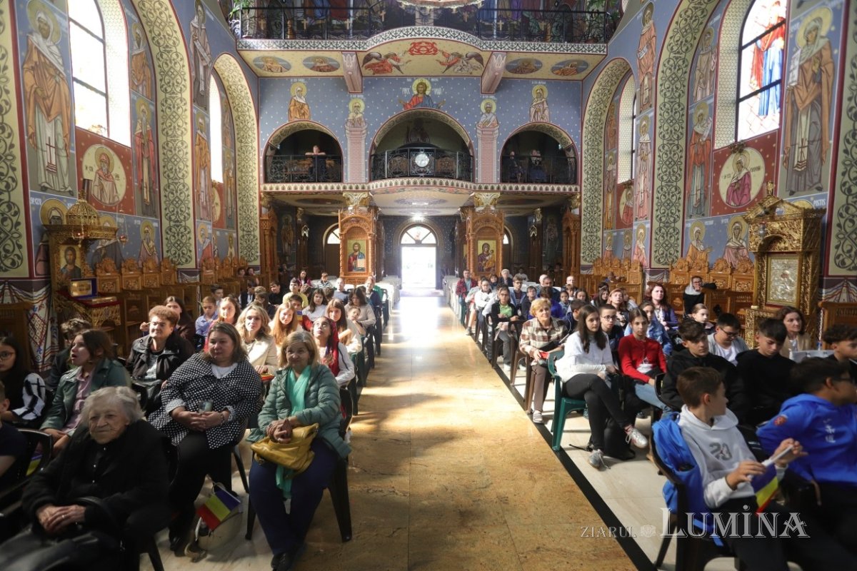 Conferinţa „Şcoala şi Biserica, piloni ai identităţii naţionale” la Sibiu 374768