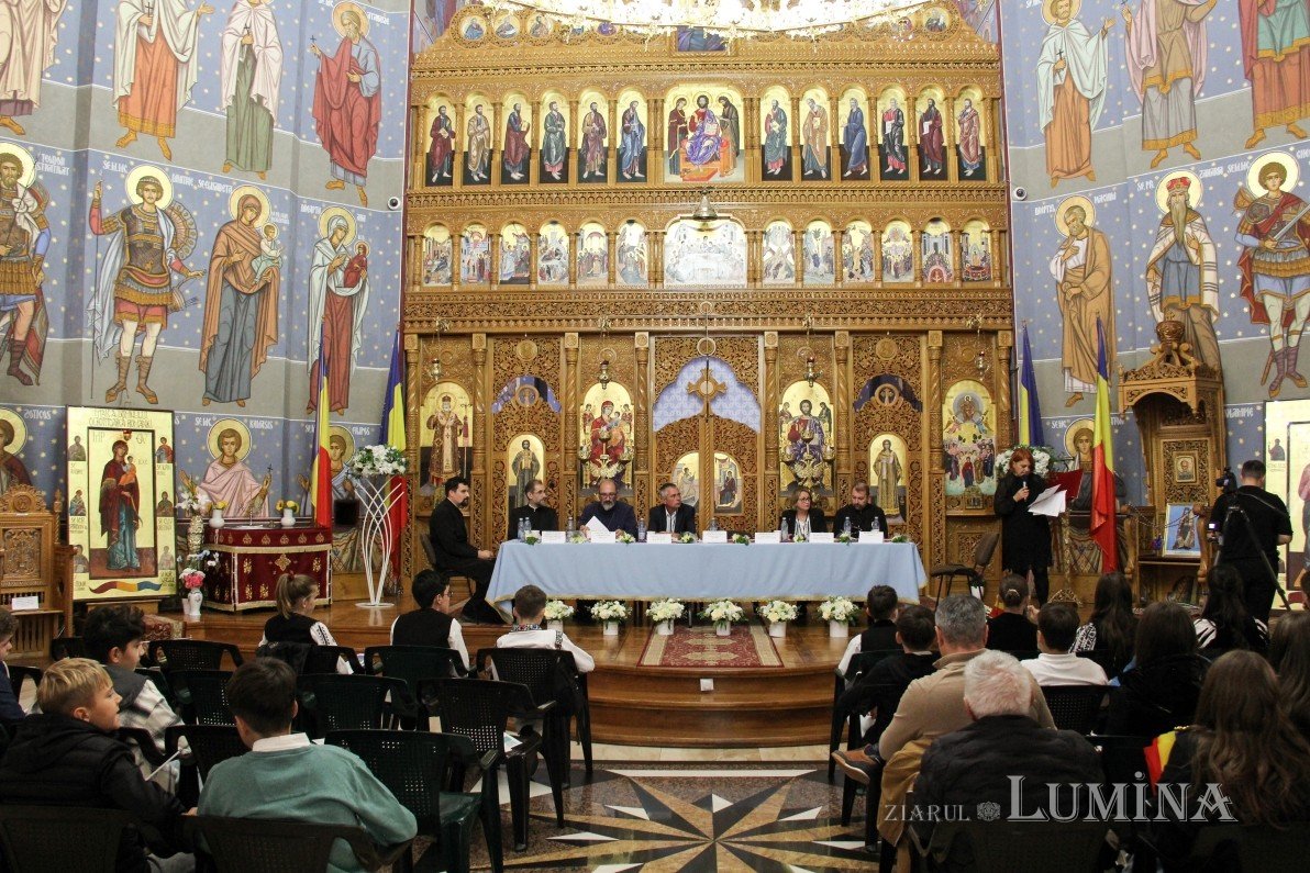 Conferinţa „Şcoala şi Biserica, piloni ai identităţii naţionale” la Sibiu 374770