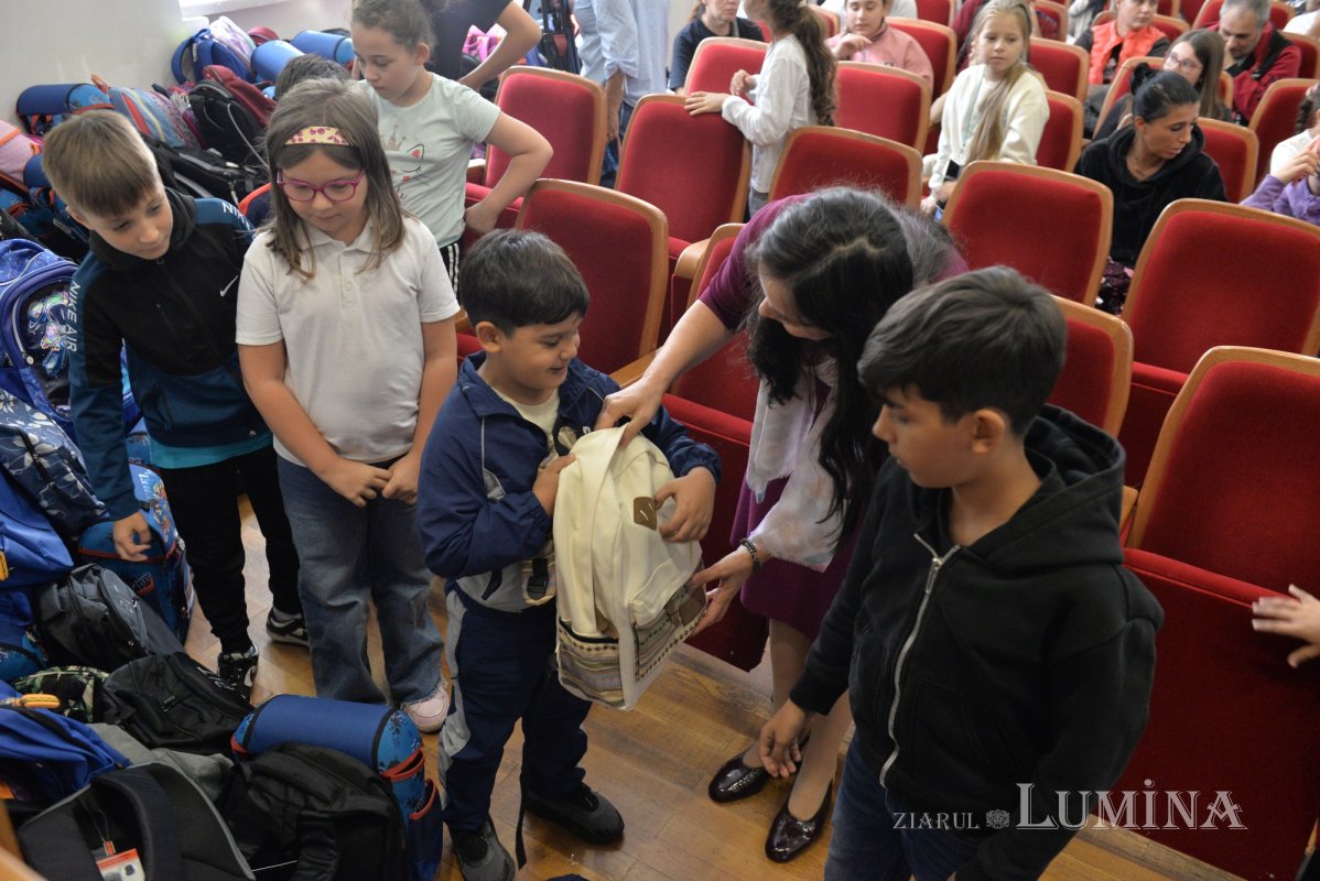 Sprijin pentru sute de copii din sectorul 3 la început de an școlar 374798