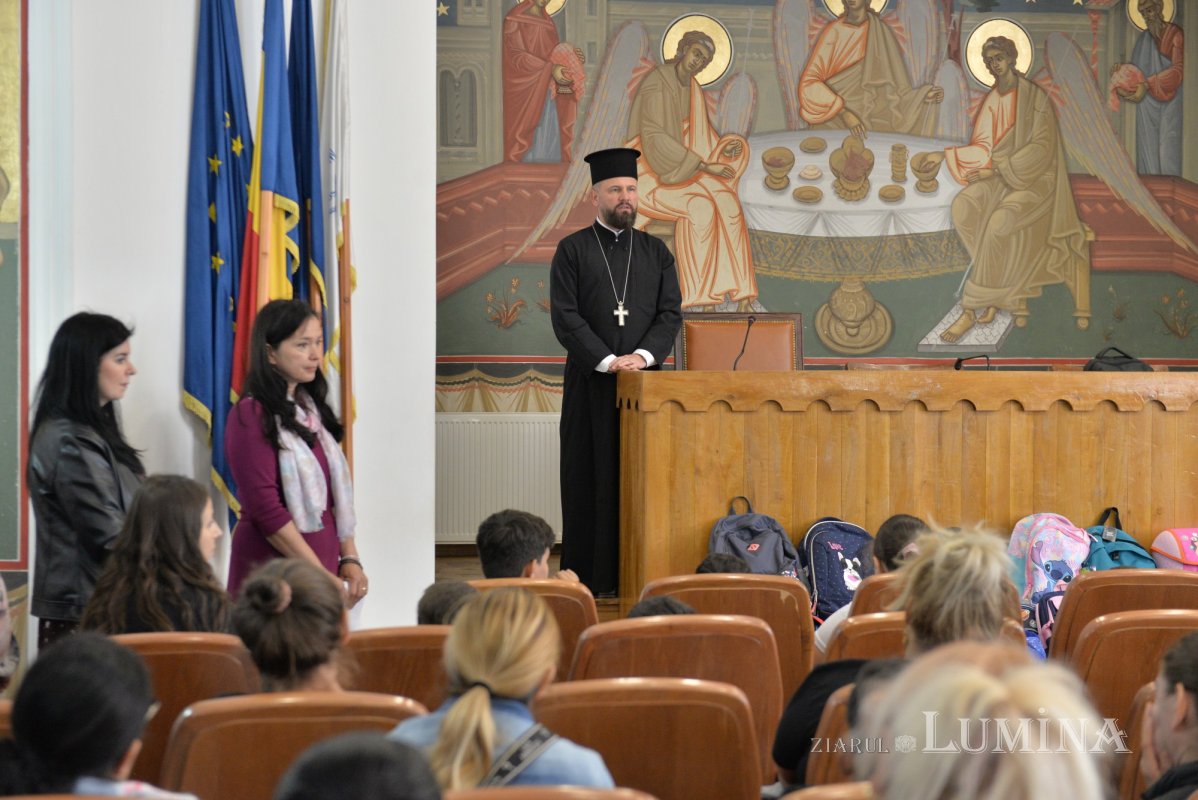Sprijin pentru sute de copii din sectorul 3 la început de an școlar 374801