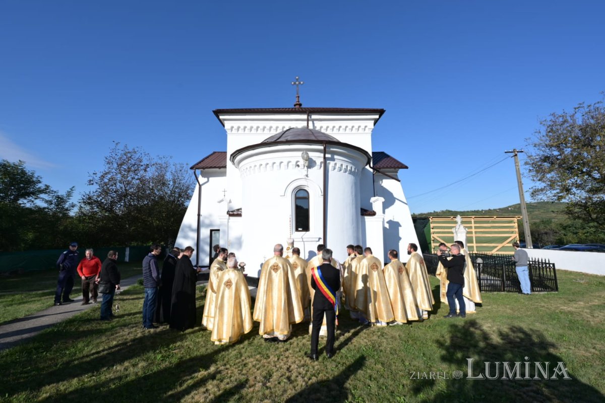 Bucurie duhovnicească într-o comunitate prahoveană 375075